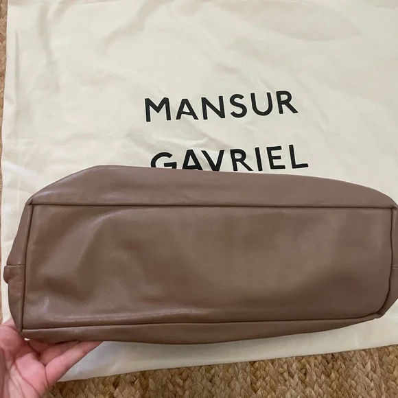 Mansur Gavriel Oversized Cloud Clutch in Biscotto - Picture 4 of 8